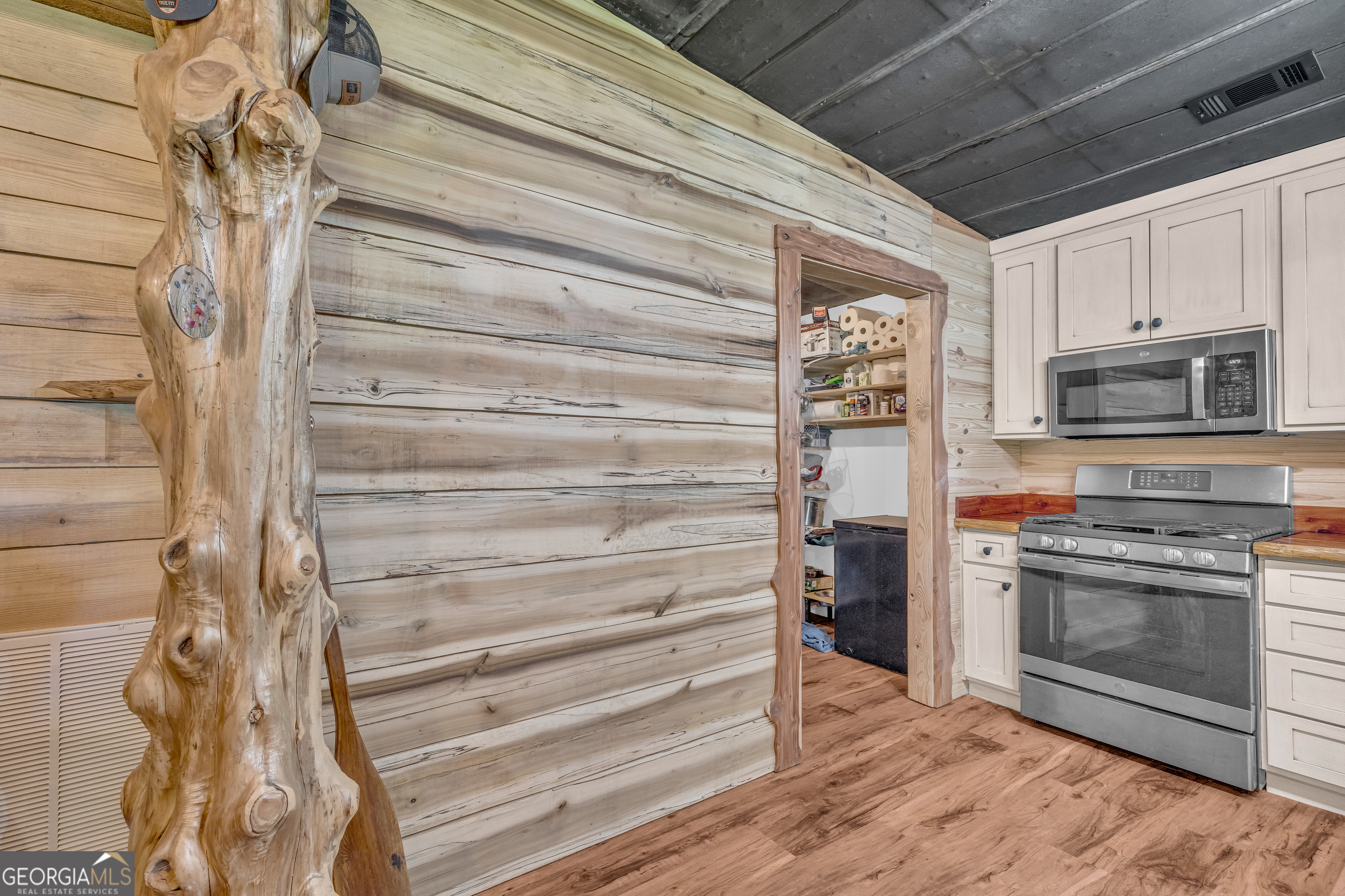 Bowman, Georgia 30624, United States, 1 Bedroom Bedrooms, ,2 BathroomsBathrooms,Residential,Pending,148257