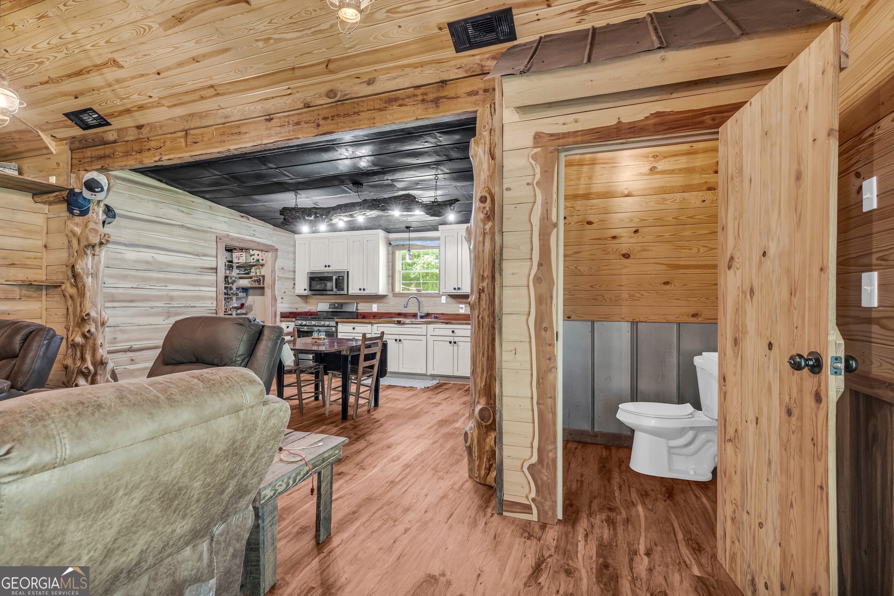 Bowman, Georgia 30624, United States, 1 Bedroom Bedrooms, ,2 BathroomsBathrooms,Residential,Pending,148257