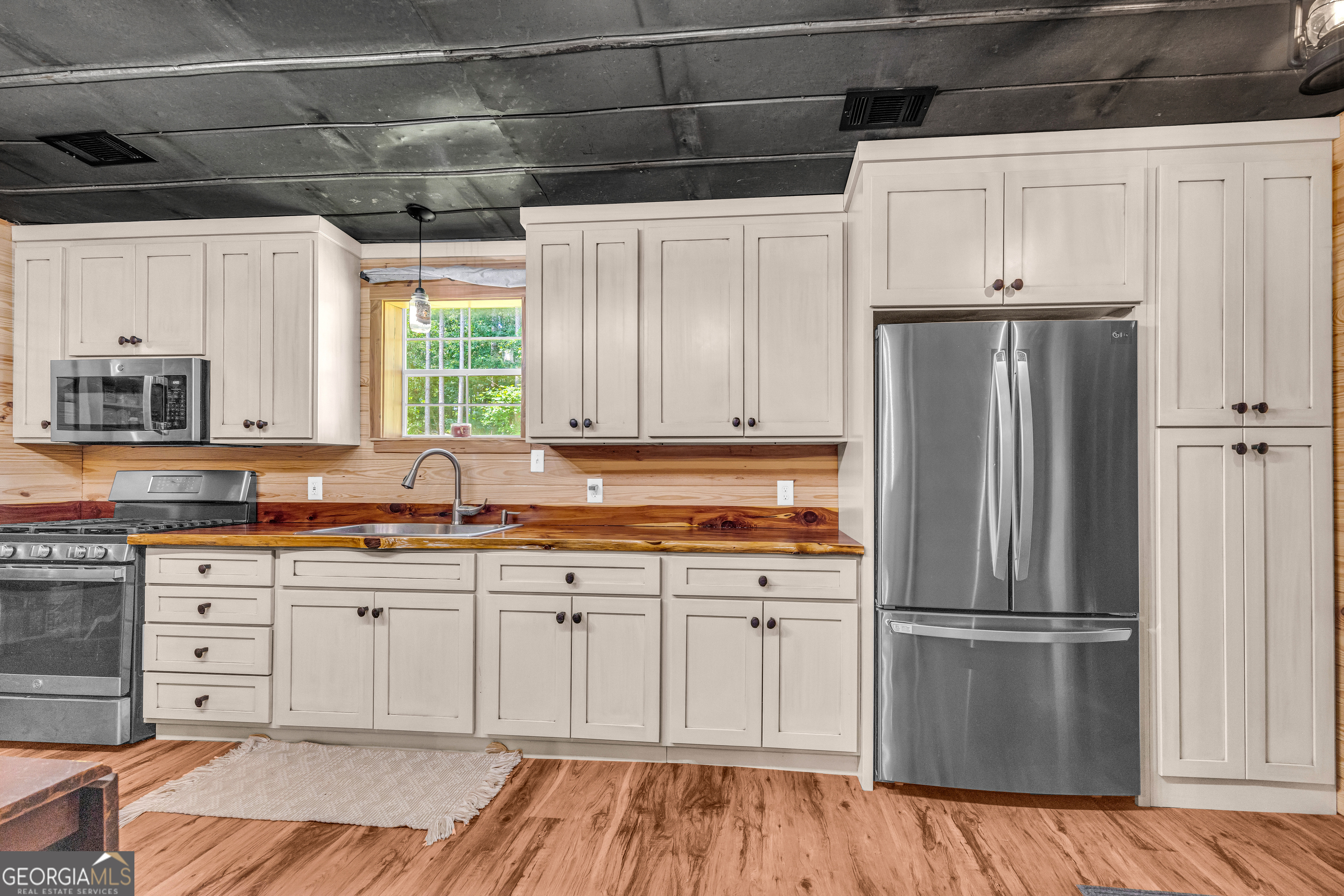 Bowman, Georgia 30624, United States, 1 Bedroom Bedrooms, ,2 BathroomsBathrooms,Residential,Pending,148257