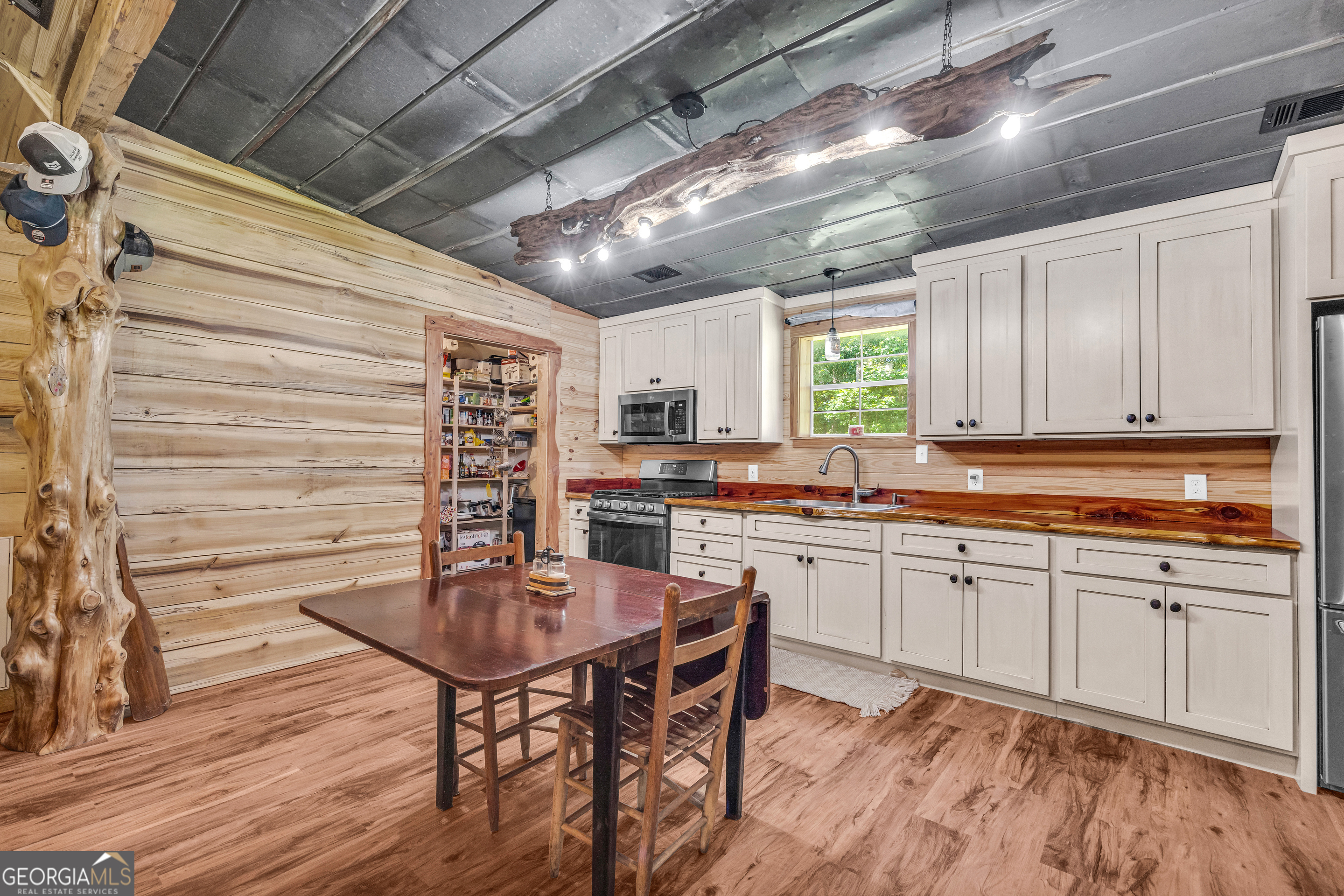 Bowman, Georgia 30624, United States, 1 Bedroom Bedrooms, ,2 BathroomsBathrooms,Residential,Pending,148257