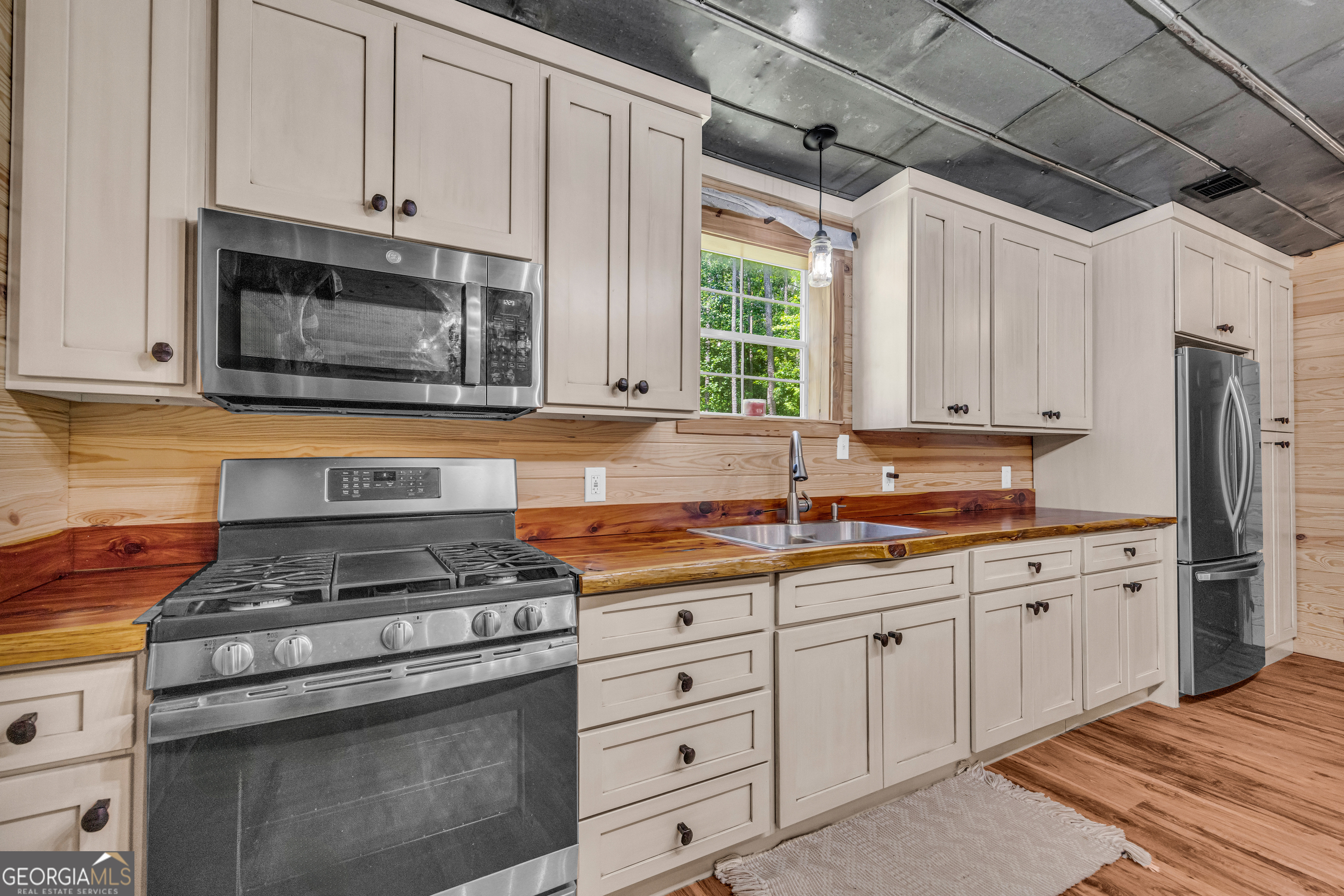 Bowman, Georgia 30624, United States, 1 Bedroom Bedrooms, ,2 BathroomsBathrooms,Residential,Pending,148257