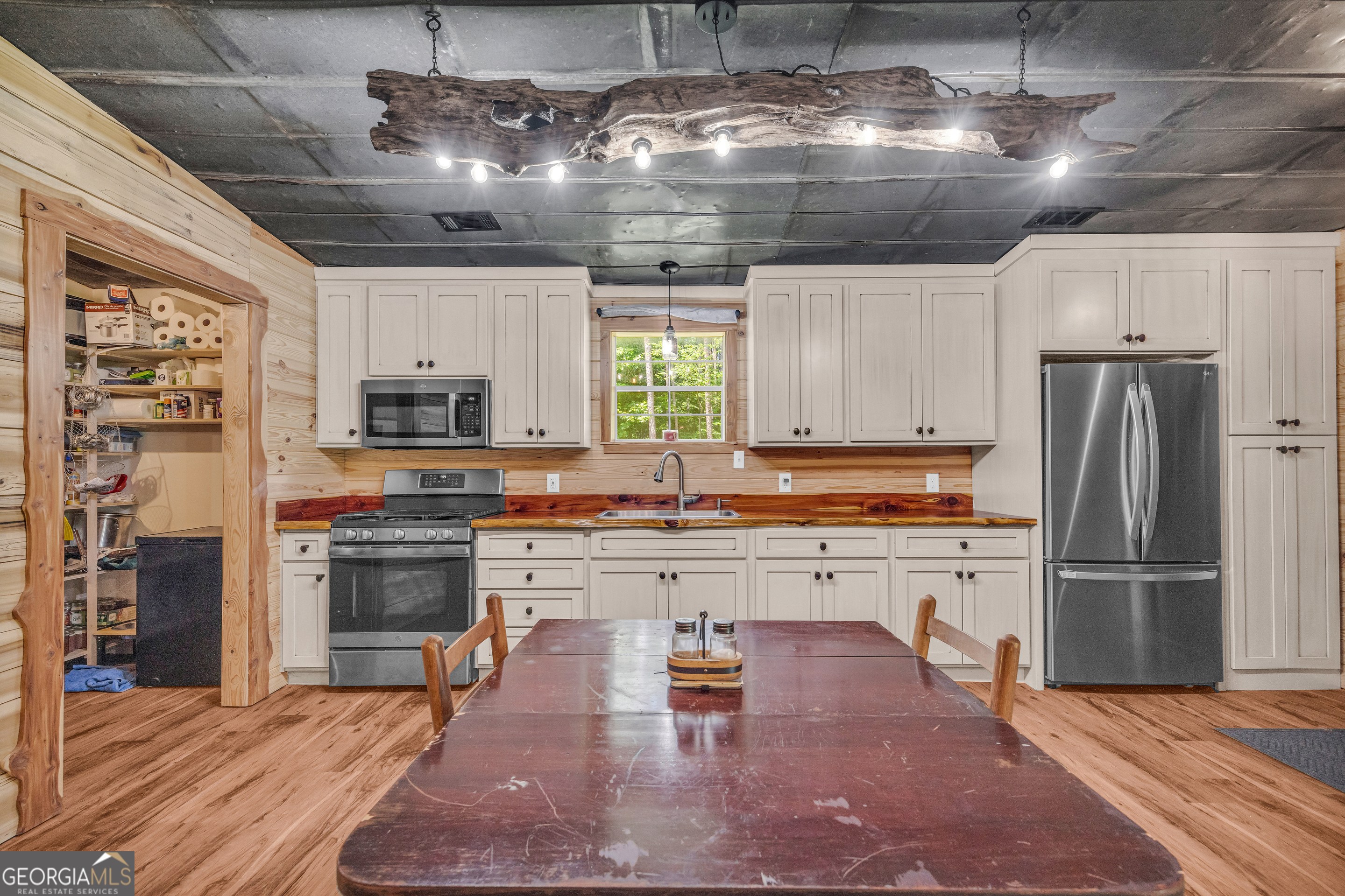 Bowman, Georgia 30624, United States, 1 Bedroom Bedrooms, ,2 BathroomsBathrooms,Residential,Pending,148257