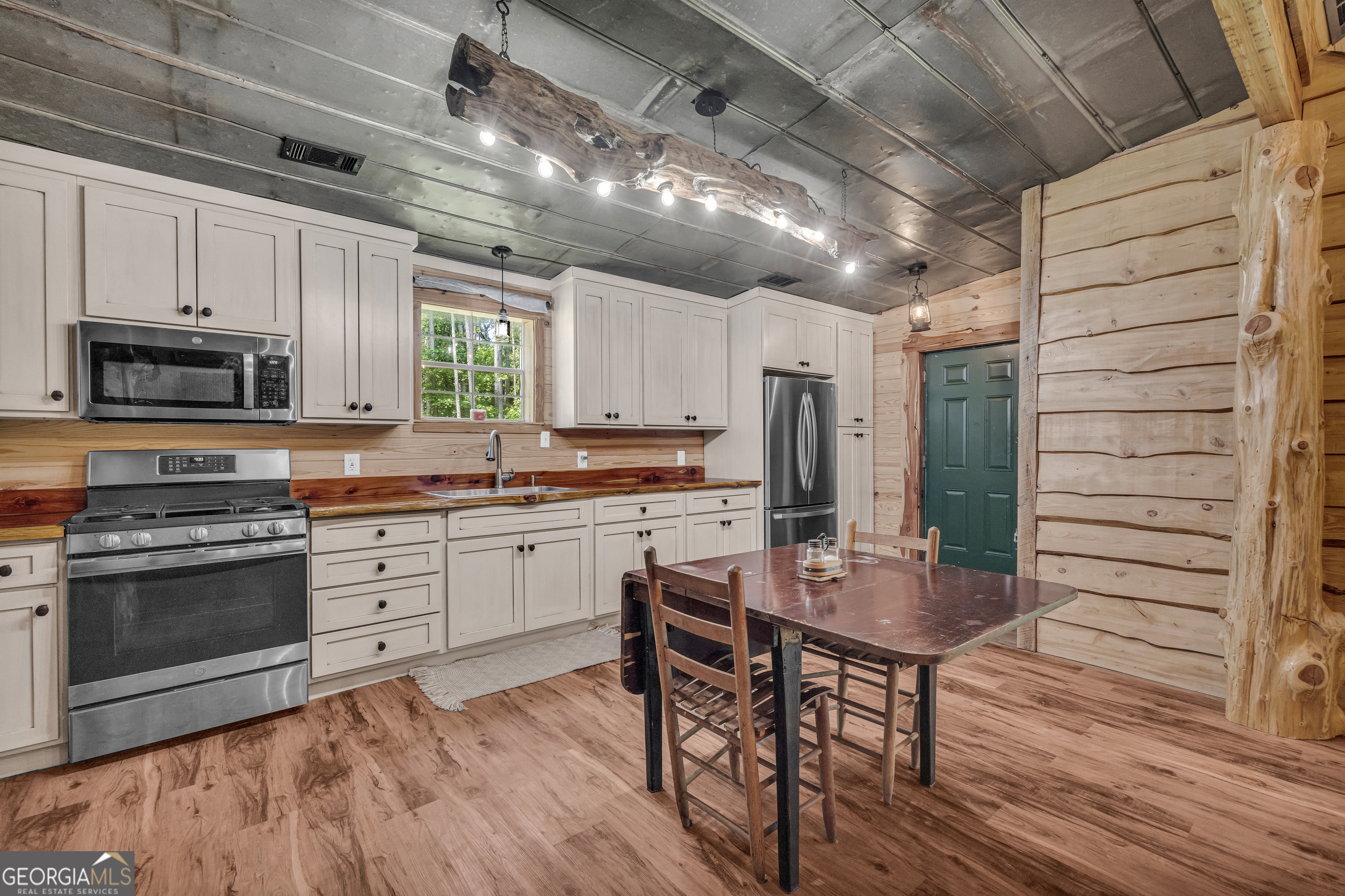 Bowman, Georgia 30624, United States, 1 Bedroom Bedrooms, ,2 BathroomsBathrooms,Residential,Pending,148257