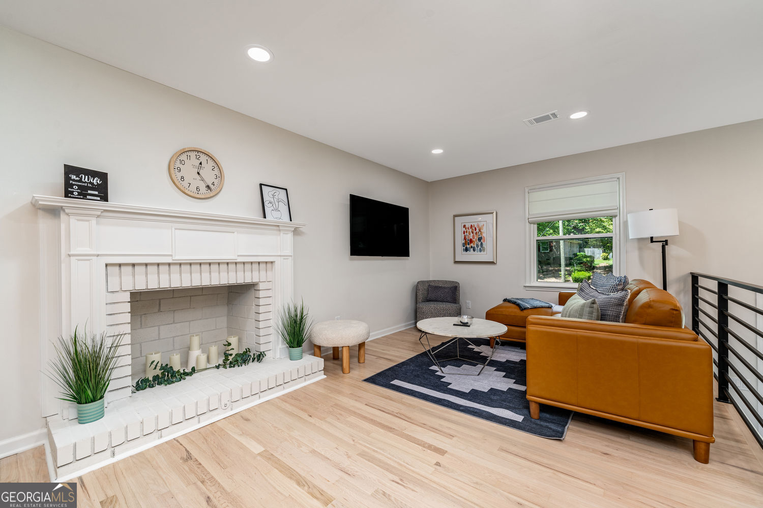 677 Hillandale CIR SW