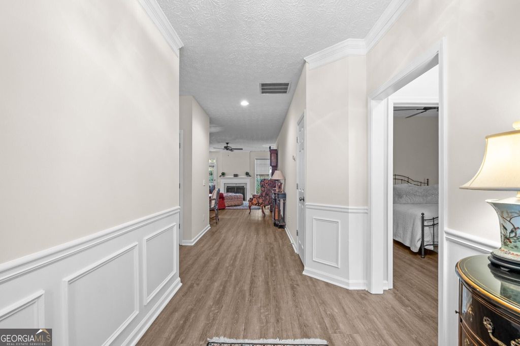 Photo of 2021 Crestview Way, Woodstock, GA 30188 (MLS # 10699705)