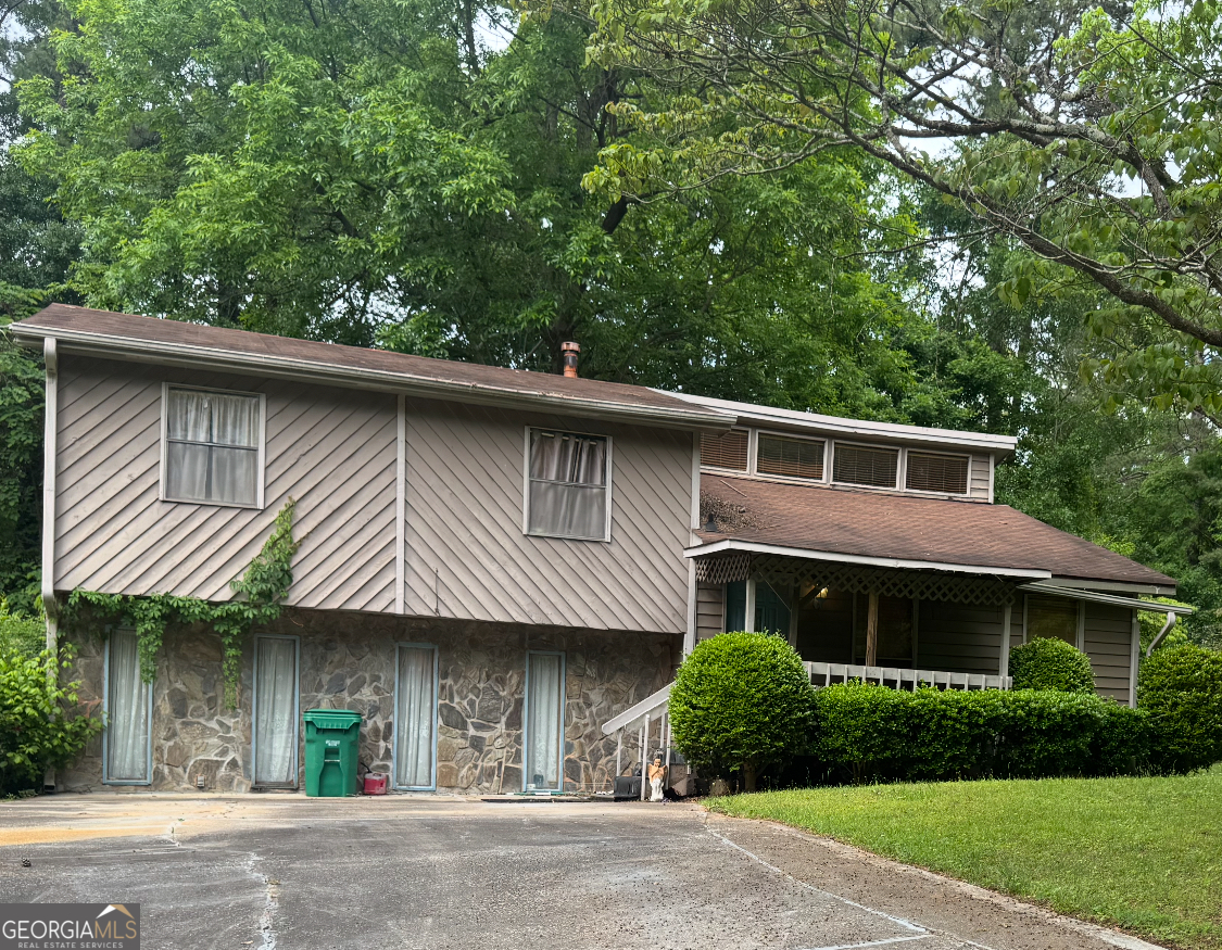 Investor Special - No Wholesalers. This split-level home offers great potential for a full renovation or fix-and-flip project. Located in the established Chimney Ridge subdivision, the property needs a complete rehab from top to bottom. Ideal for experienced investors ready to bring this home back to life. Sold as-is. Cash or hard money only. Sold as is, no disclosures.