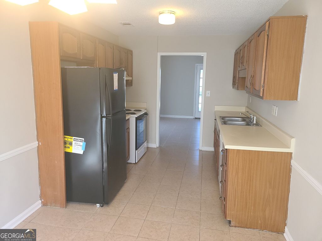 Photo of 8010 Woodlake Drive, Riverdale, GA 30274 (MLS # 10741683)