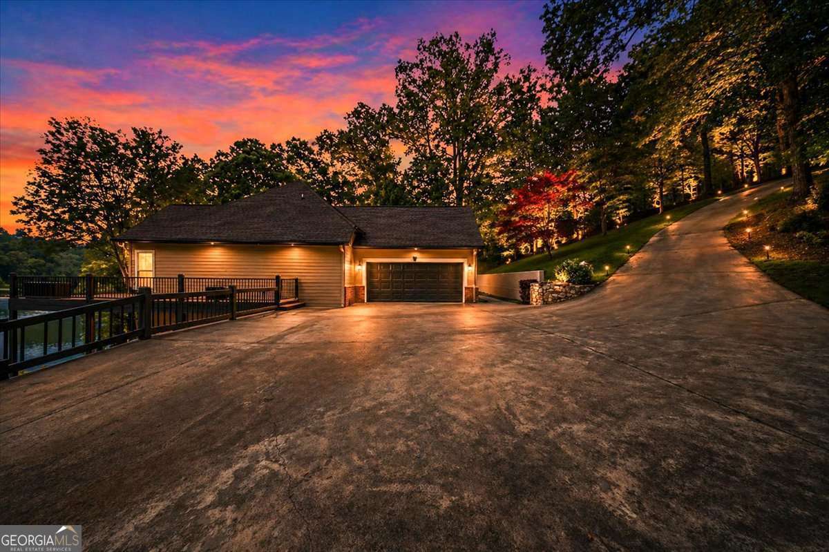 3386 Small Woods LN