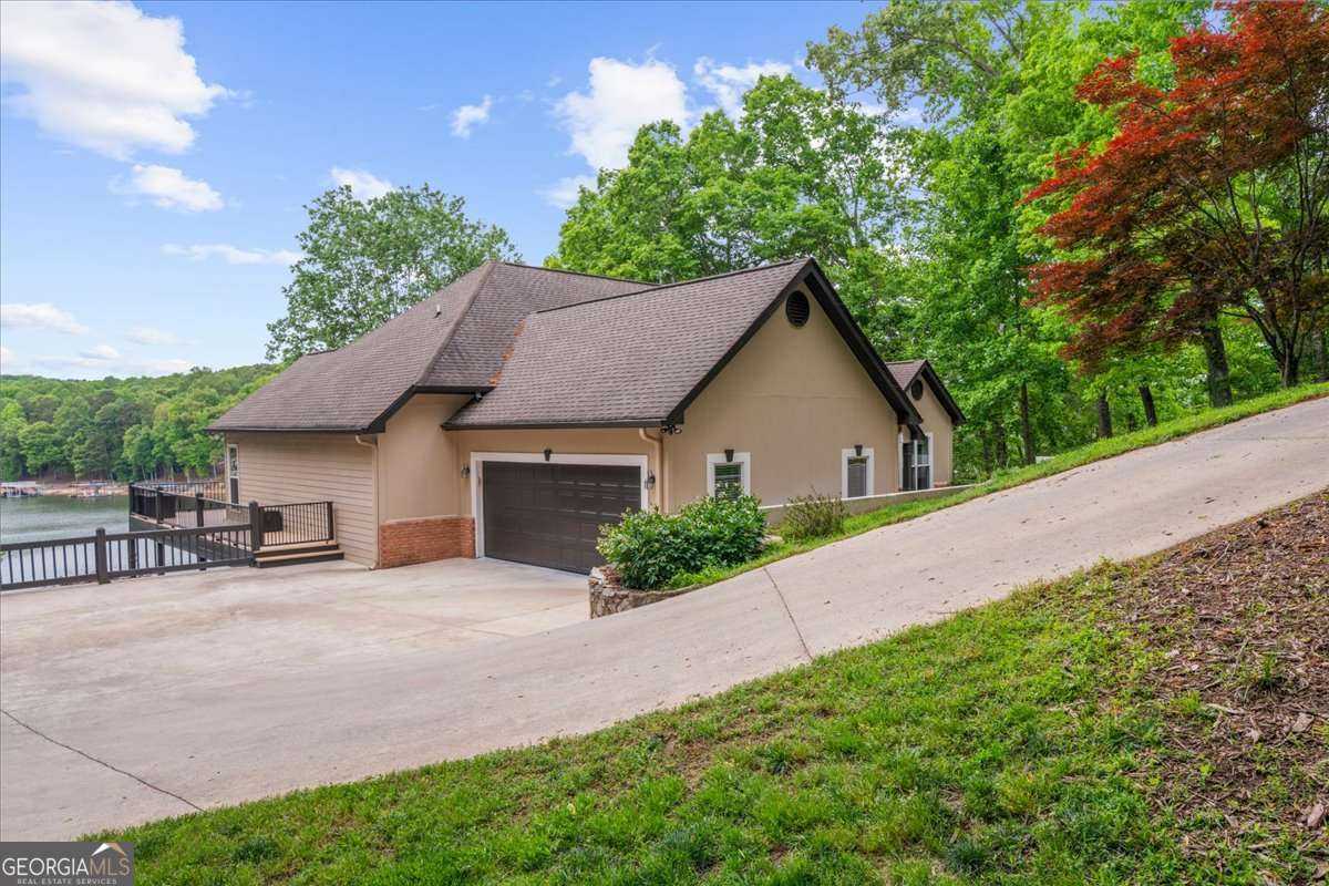 3386 Small Woods LN