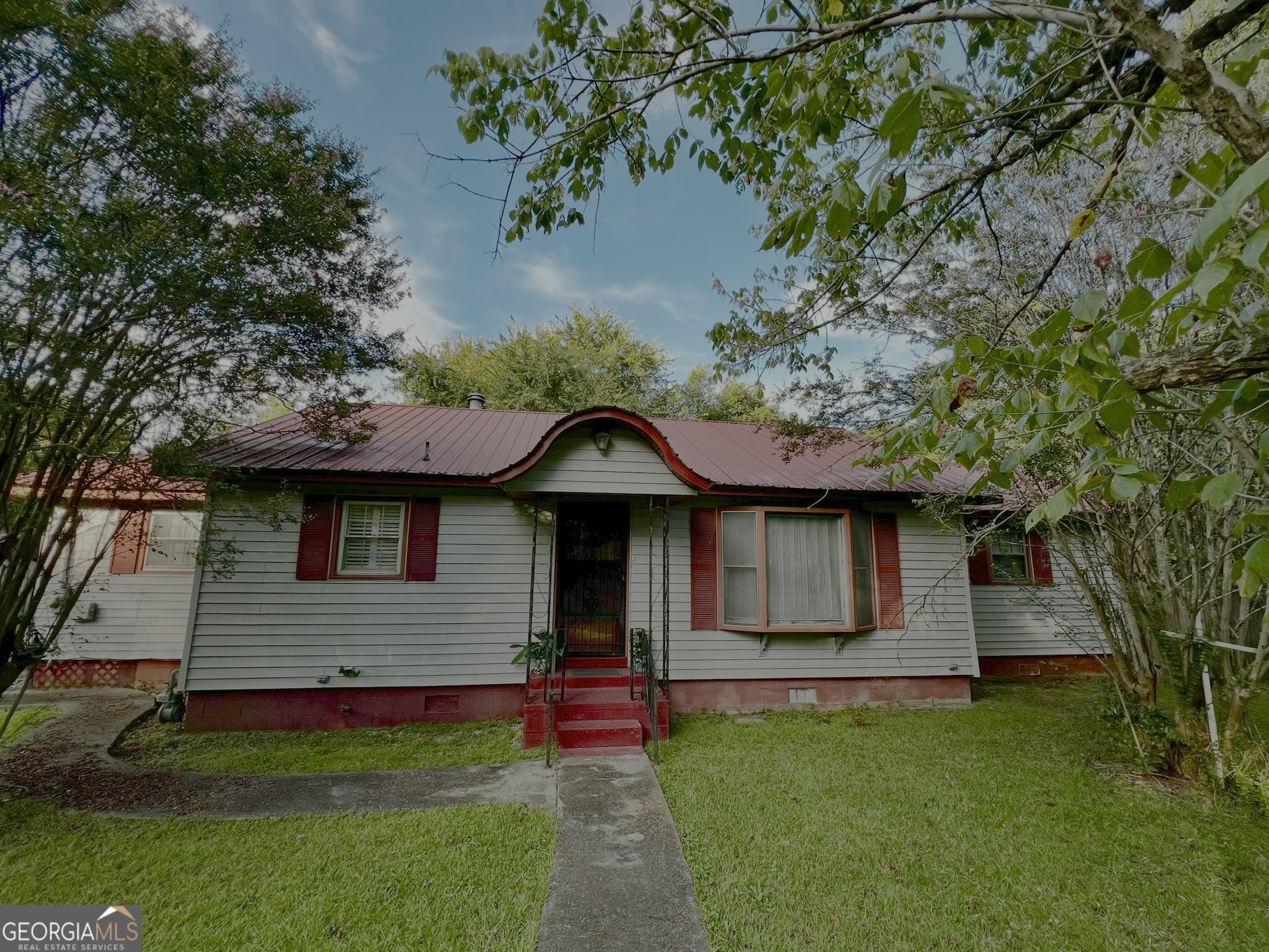 Just listed in Jones County! You'll love this little bungalow house with a metal roof. Fully fenced in yard (front & back), sitting on 0.65 Acre lot. Includes a barn, garage, & 2 car detached carport. Inside you'll find the oversized Living Room with built in bookshelves & bay window. Eat in kitchen & separate dining area. The appliances stay (refrigerator, gas range, dishwasher, & microwave). It has 3 nice size bedrooms & 2 full baths. On the back side you'll find a covered porch. I don't believe the sq footage is correct per tax assessors. There's a den & all-purpose room that was added onto the home giving you lots of room for entertaining. Quit paying rent & call today. Make this your new home!