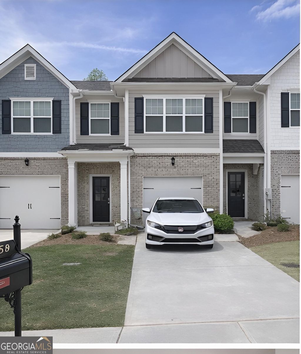 Photo of 68 Chastain Circle, Newnan, GA 30263 (MLS # 10766970)