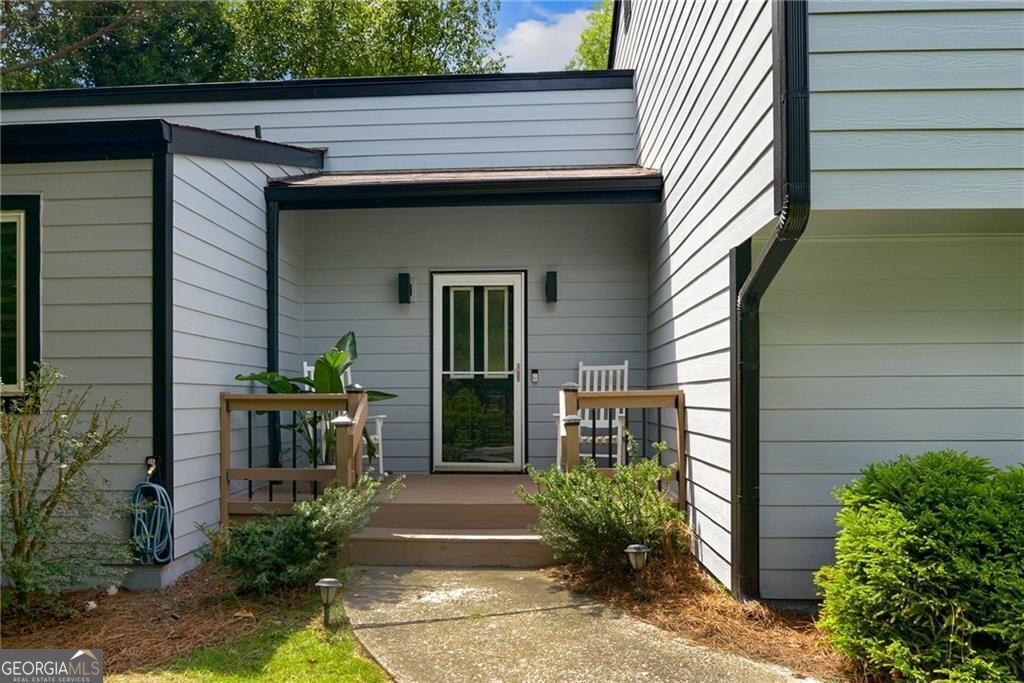 Photo of 3195 Creek Drive, Marietta, GA 30062 (MLS # 10756841)