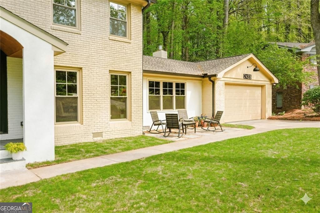 Photo of 2433 Helmsdale Dr NE, Atlanta, GA 30345 (MLS # 10727994)