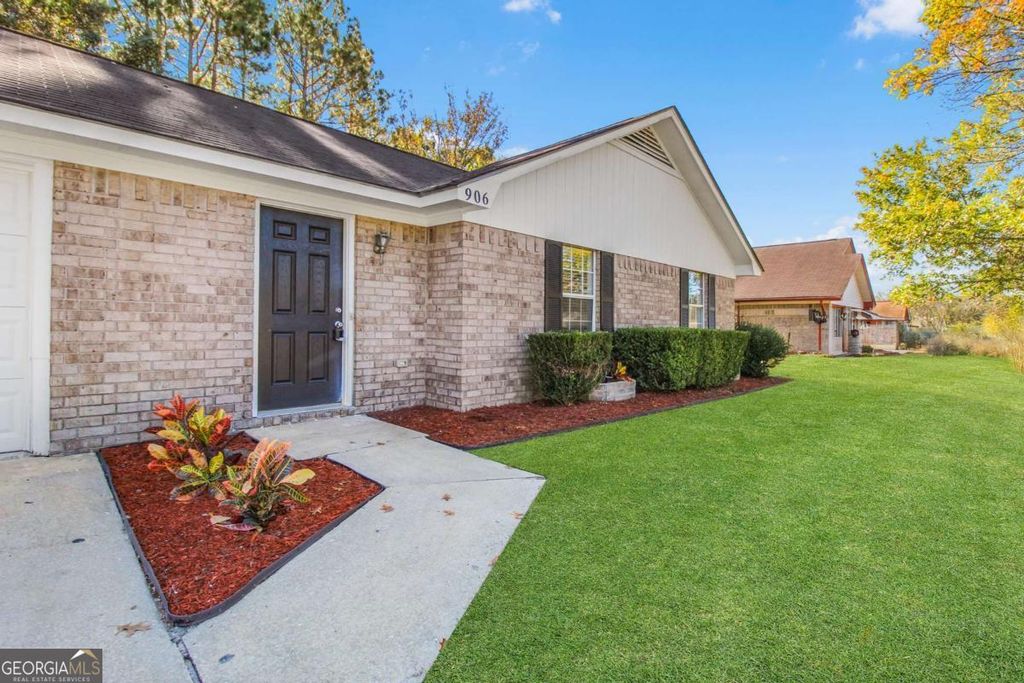 Photo of 906 Malibu Drive, Hinesville, GA 31313 (MLS # 10637037)