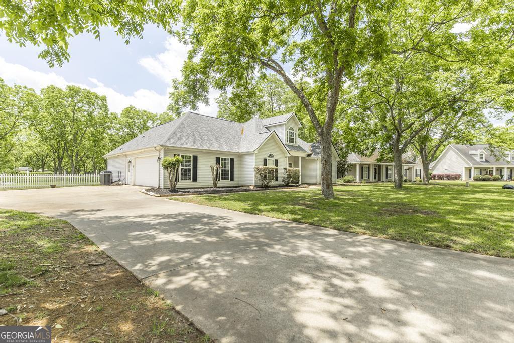 518 Grove LN