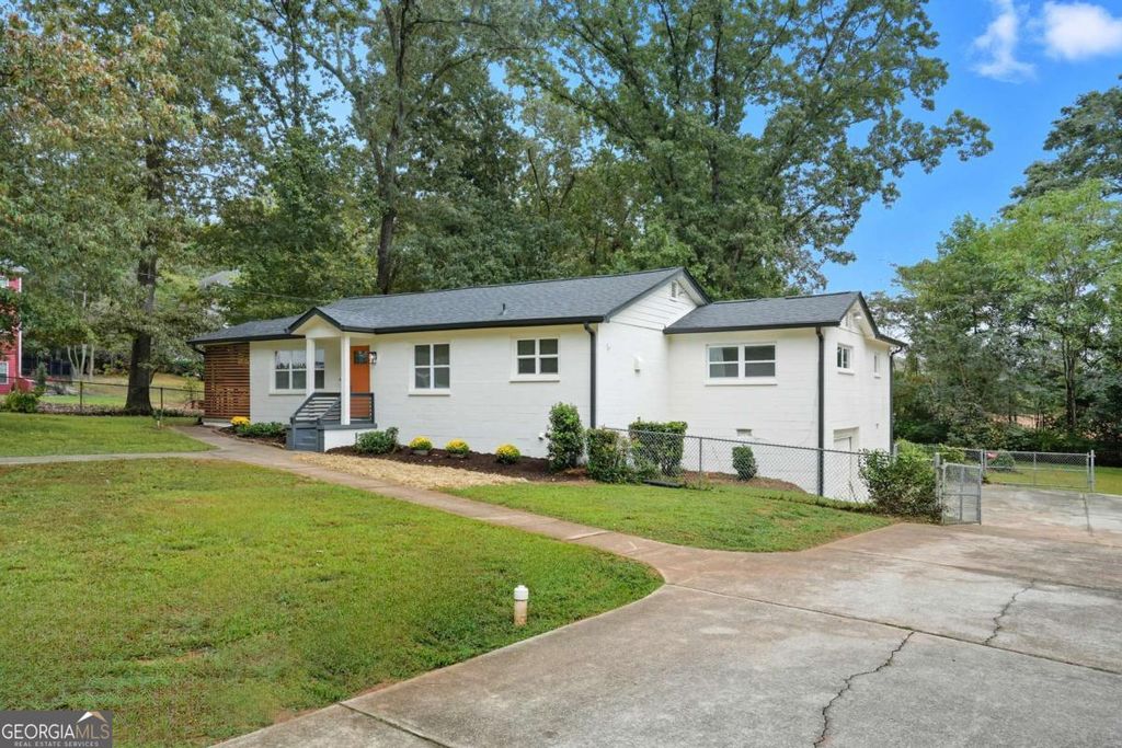 Photo of 1724 Leslie Avenue SW, Atlanta, GA 30311 (MLS # 10667466)