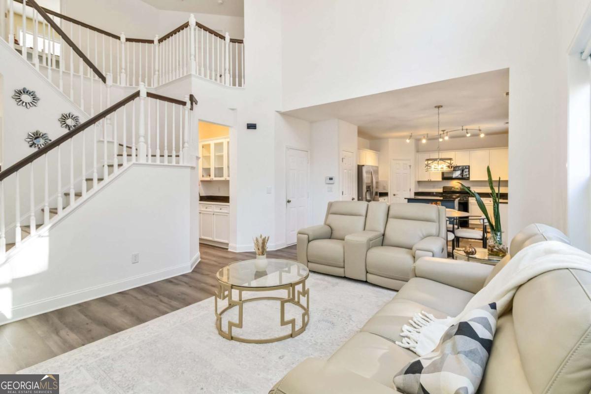 1781 Heatherglade LN