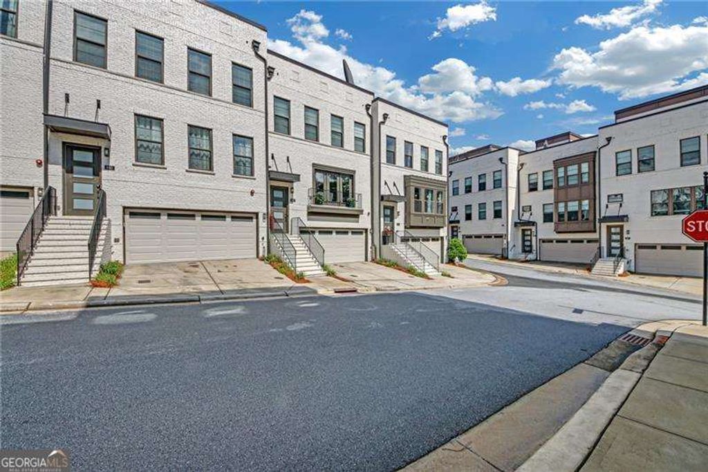 Photo of 860 Stonehill Lane, Atlanta, GA 30324 (MLS # 10760906)