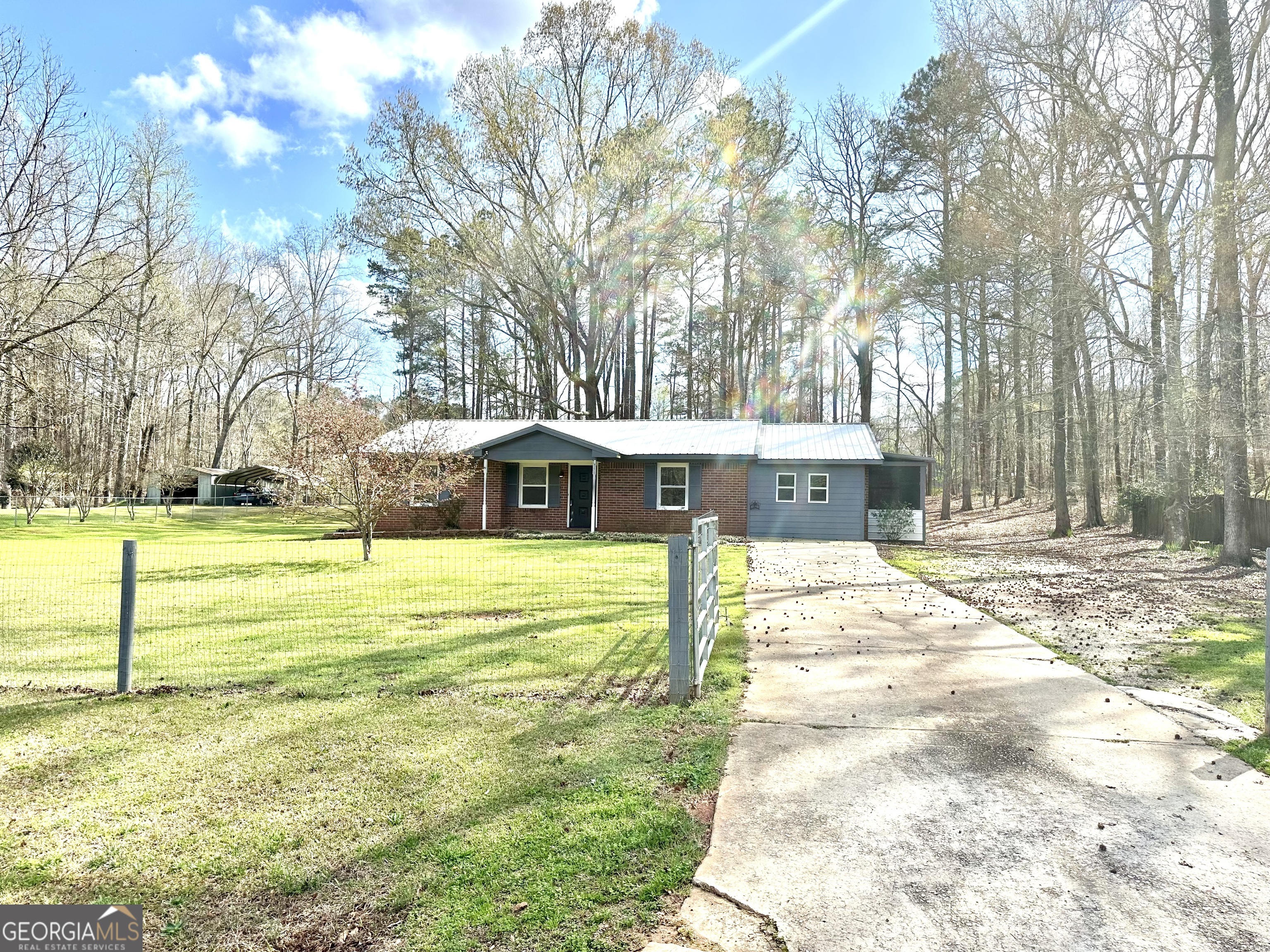 1836 Pinecrest DR