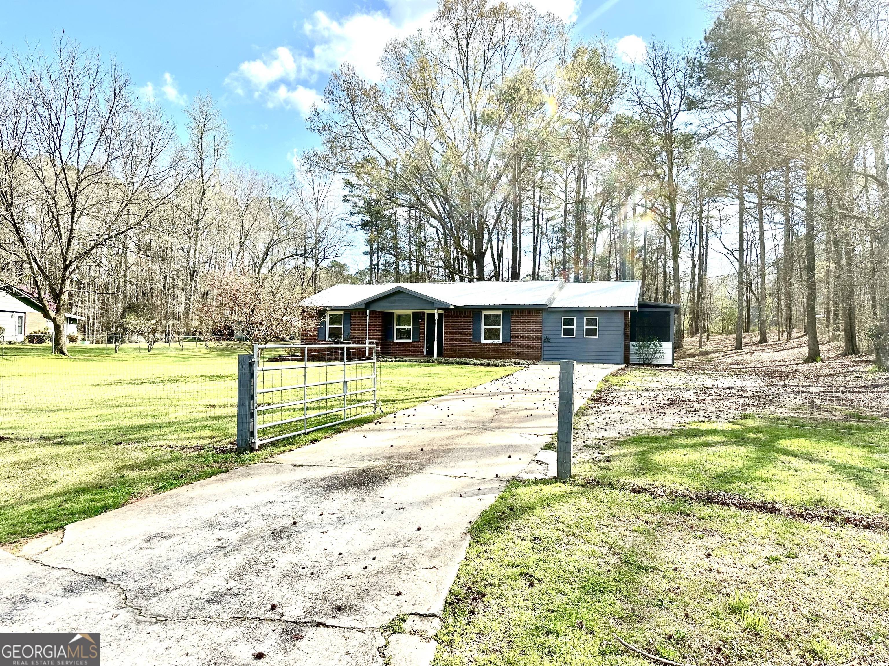 1836 Pinecrest DR