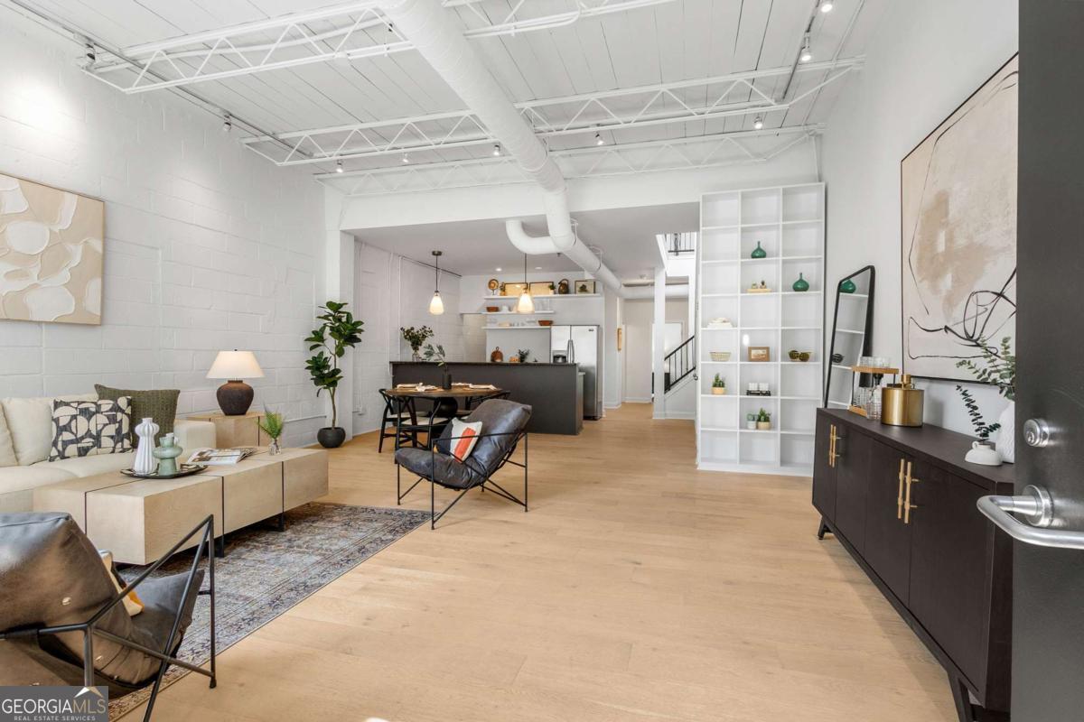 820 Dekalb AVE NE 2