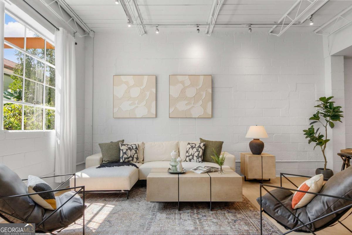 820 Dekalb AVE NE 2