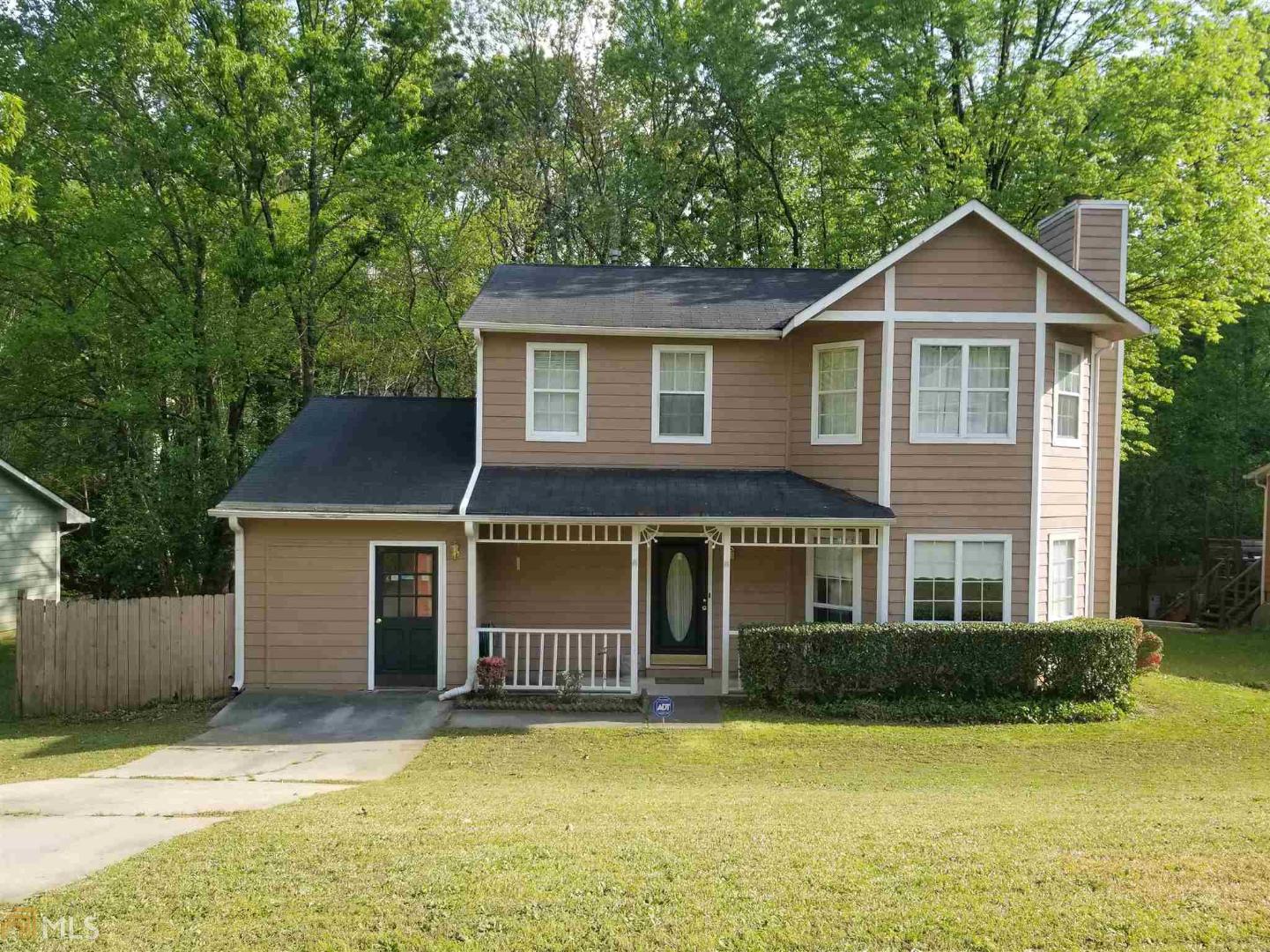 Hot new listing!!! Beautiful 3 bedroom and 2 1/2 bath - Family room with fire place. Enjoy a nice backyard with a big barbecue pit, where you can enjoy your weekends with your family. Walk to school, close to shopping centers and grocery stores, easy access to interstate. Bring your buyers! This property will not last long!