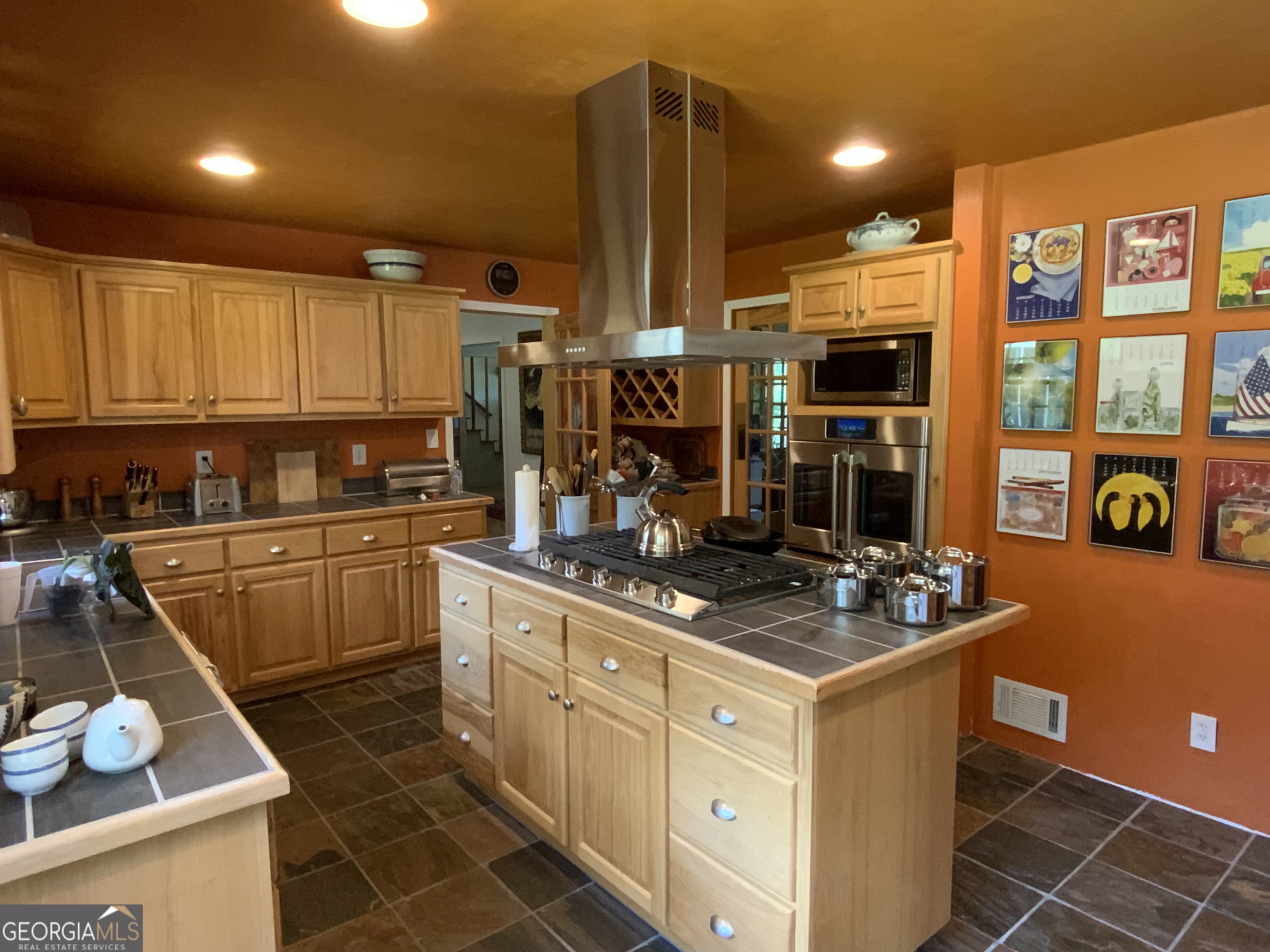 1060 OAK RIDGE DR