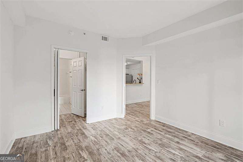 1074 Peachtree WALK NE B322