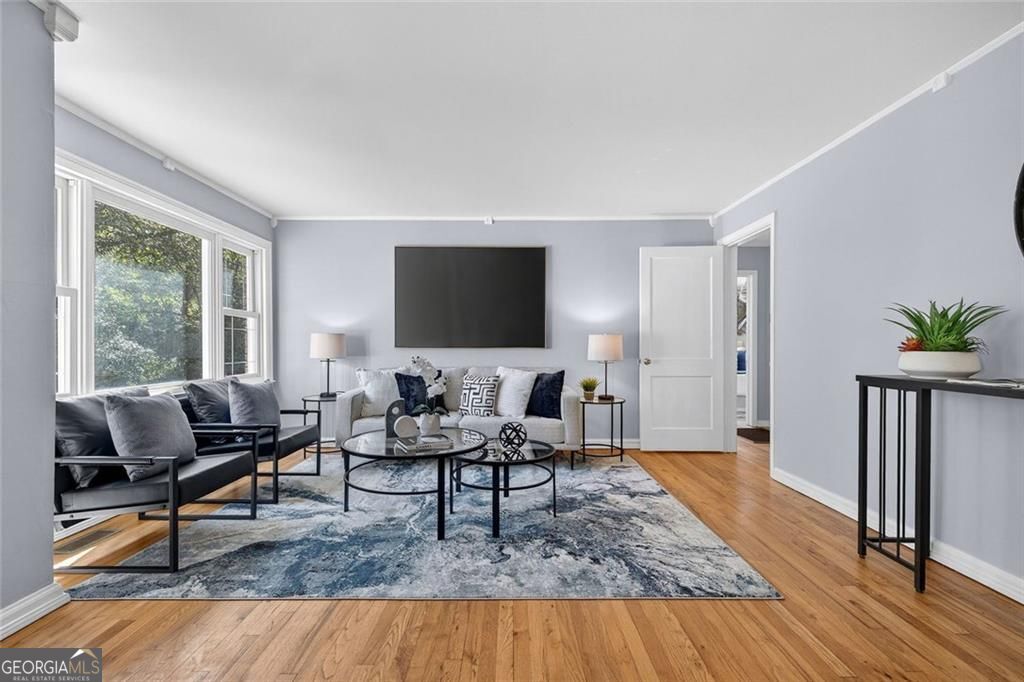 Atlanta, Georgia 30324, United States, 4 Bedrooms Bedrooms, ,3 BathroomsBathrooms,Residential,Active,239256