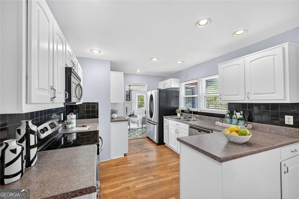 Atlanta, Georgia 30324, United States, 4 Bedrooms Bedrooms, ,3 BathroomsBathrooms,Residential,Active,239256