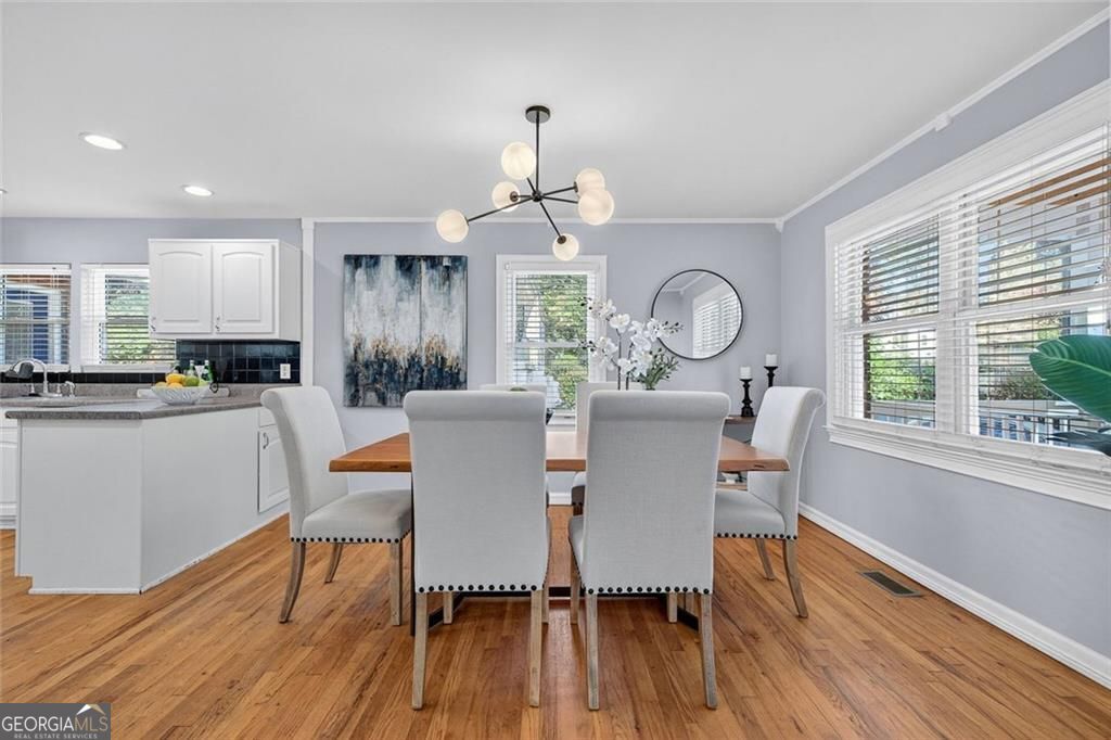 Atlanta, Georgia 30324, United States, 4 Bedrooms Bedrooms, ,3 BathroomsBathrooms,Residential,Active,239256