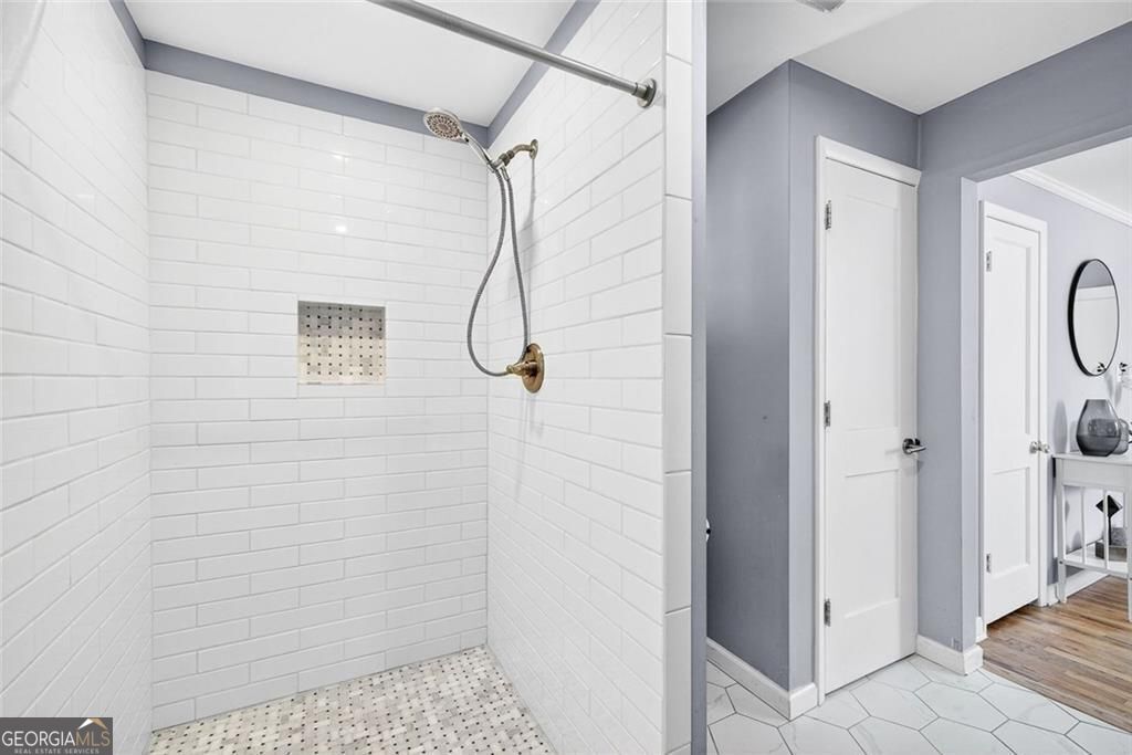 Atlanta, Georgia 30324, United States, 4 Bedrooms Bedrooms, ,3 BathroomsBathrooms,Residential,Active,239256