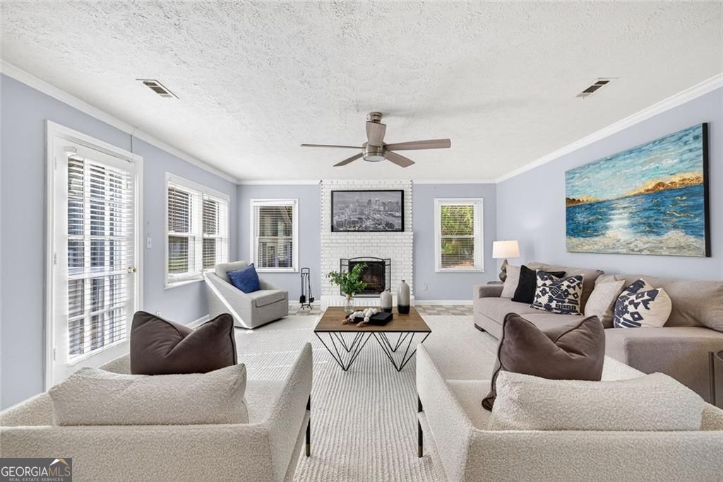 Atlanta, Georgia 30324, United States, 4 Bedrooms Bedrooms, ,3 BathroomsBathrooms,Residential,Active,239256