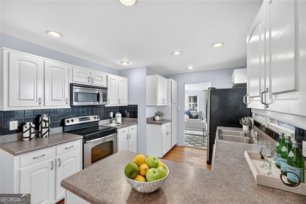 Atlanta, Georgia 30324, United States, 4 Bedrooms Bedrooms, ,3 BathroomsBathrooms,Residential,Active,239256