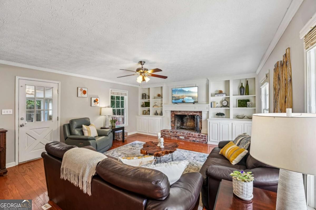 1075 Wesley Park DR SW