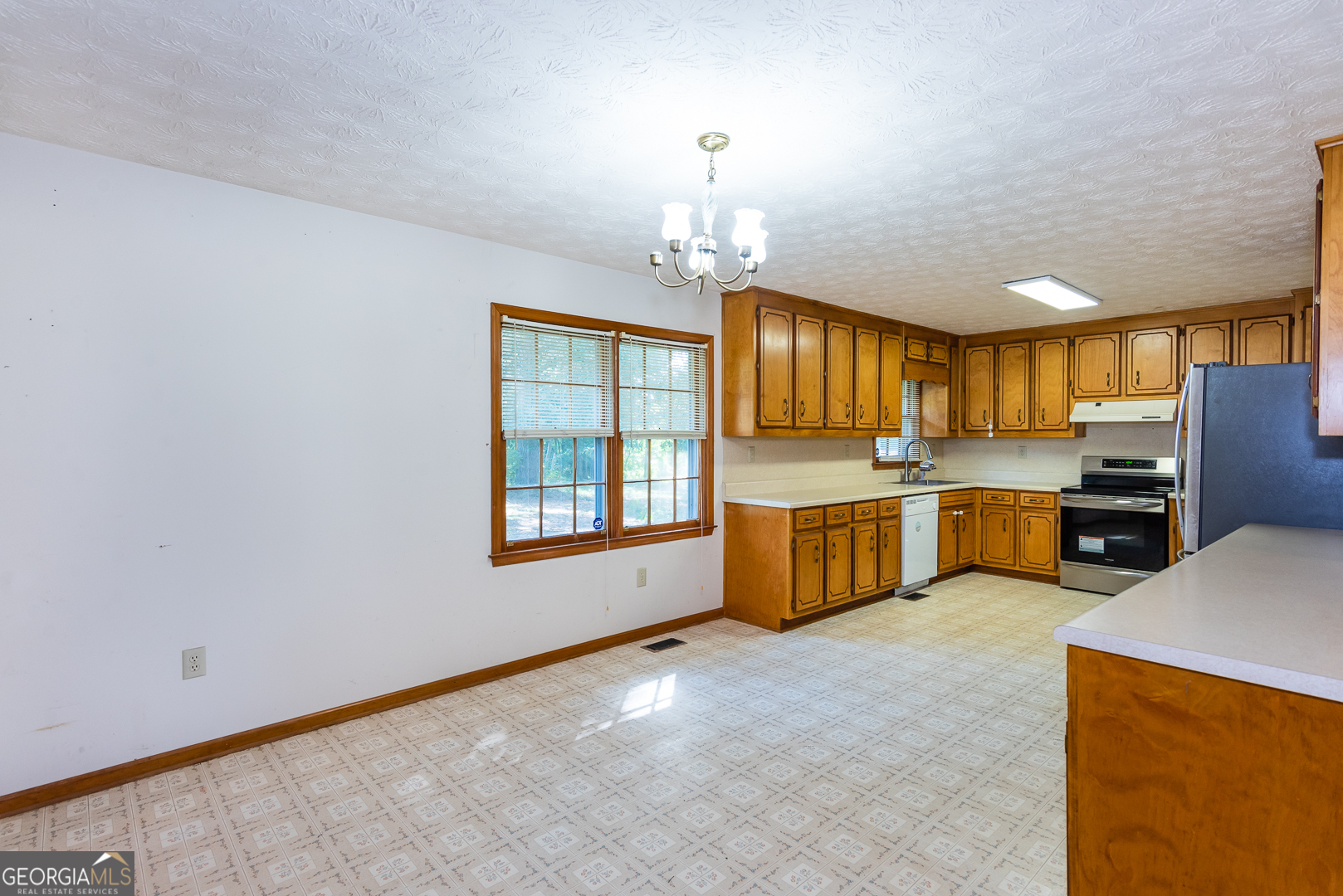 Covington, Georgia 30016, United States, 3 Bedrooms Bedrooms, ,2 BathroomsBathrooms,Residential,Active,215585