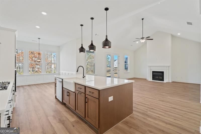 Gainesville, Georgia 30506, United States, 4 Bedrooms Bedrooms, ,3 BathroomsBathrooms,Residential,Active,221212