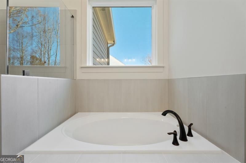 Gainesville, Georgia 30506, United States, 4 Bedrooms Bedrooms, ,3 BathroomsBathrooms,Residential,Active,221212