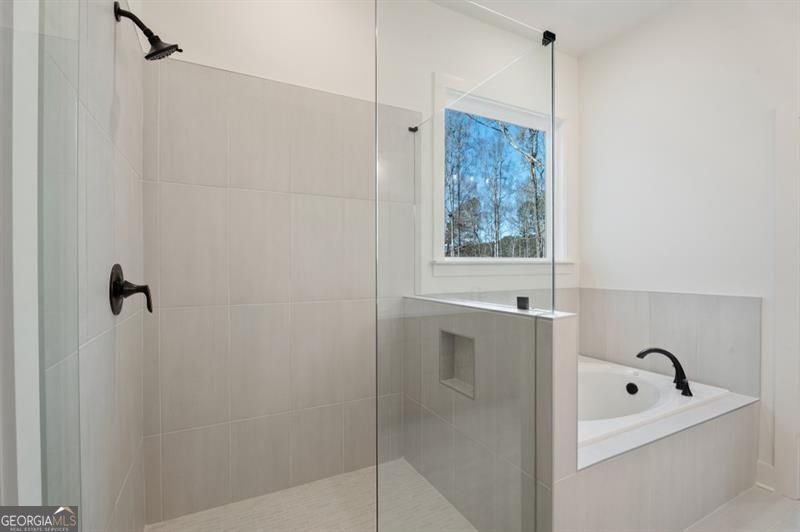 Gainesville, Georgia 30506, United States, 4 Bedrooms Bedrooms, ,3 BathroomsBathrooms,Residential,Active,221212