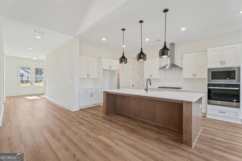 Gainesville, Georgia 30506, United States, 4 Bedrooms Bedrooms, ,3 BathroomsBathrooms,Residential,Active,221212