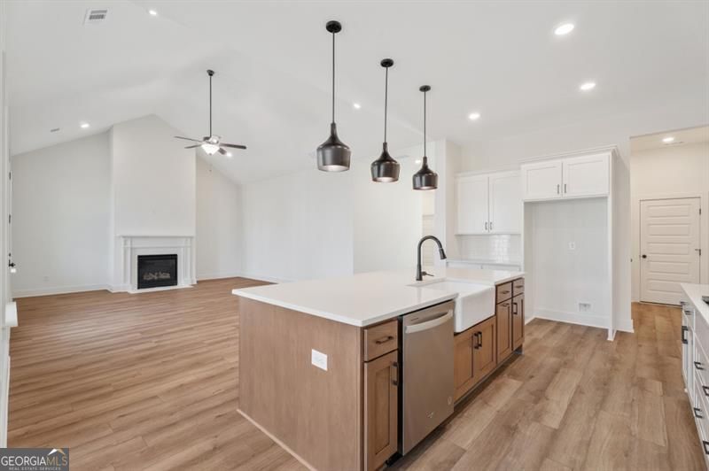 Gainesville, Georgia 30506, United States, 4 Bedrooms Bedrooms, ,3 BathroomsBathrooms,Residential,Active,221212