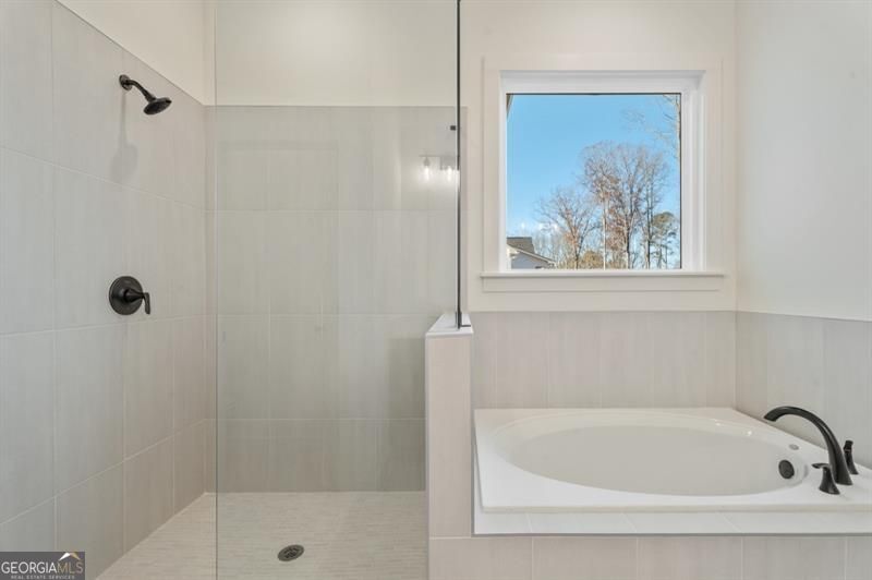 Gainesville, Georgia 30506, United States, 4 Bedrooms Bedrooms, ,3 BathroomsBathrooms,Residential,Active,221212