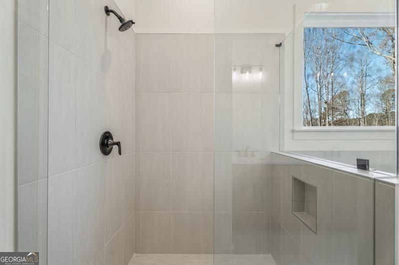 Gainesville, Georgia 30506, United States, 4 Bedrooms Bedrooms, ,3 BathroomsBathrooms,Residential,Active,221212