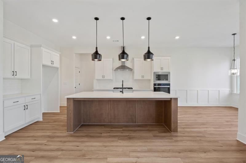 Gainesville, Georgia 30506, United States, 4 Bedrooms Bedrooms, ,3 BathroomsBathrooms,Residential,Active,221212