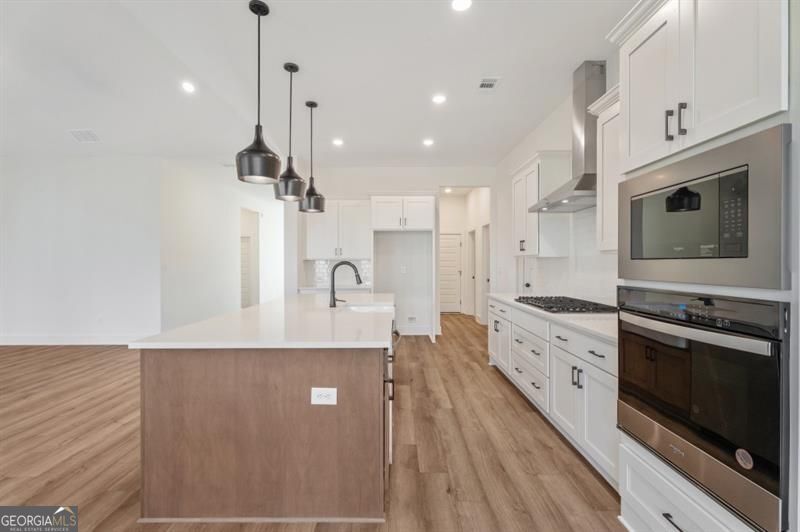 Gainesville, Georgia 30506, United States, 4 Bedrooms Bedrooms, ,3 BathroomsBathrooms,Residential,Active,221212