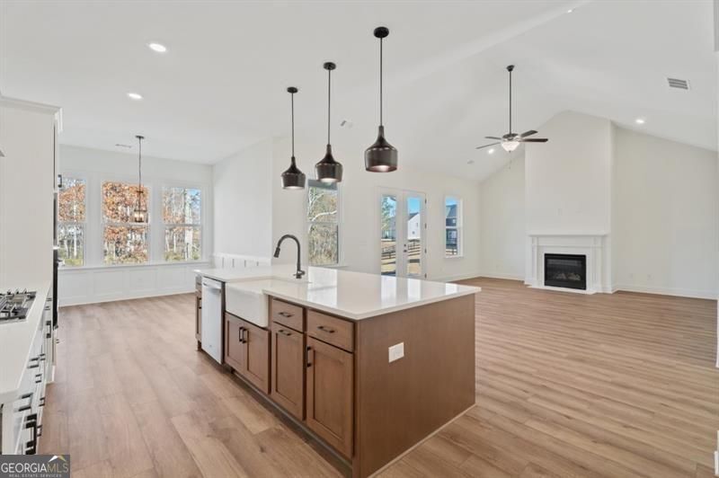 Gainesville, Georgia 30506, United States, 4 Bedrooms Bedrooms, ,3 BathroomsBathrooms,Residential,Active,221212