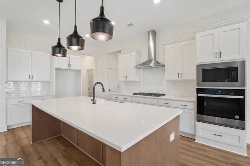 Gainesville, Georgia 30506, United States, 4 Bedrooms Bedrooms, ,3 BathroomsBathrooms,Residential,Active,221212