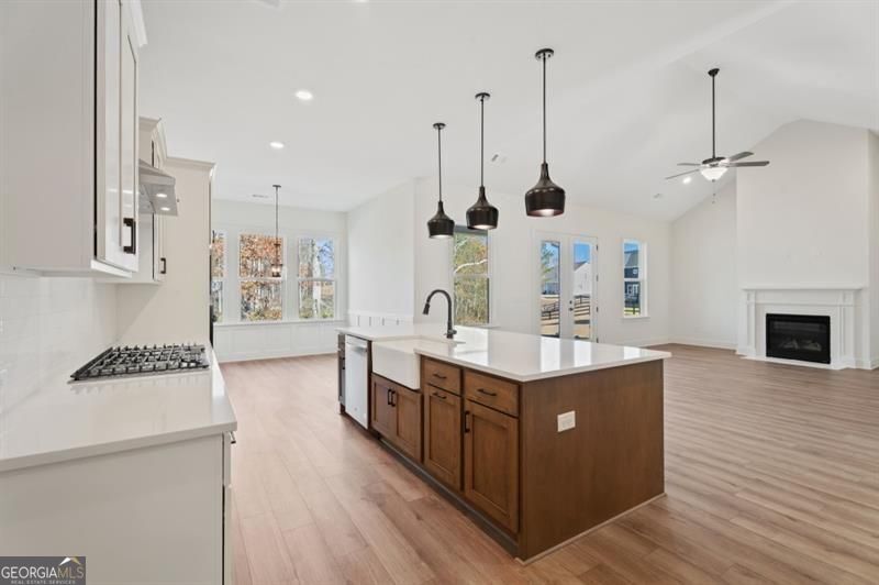 Gainesville, Georgia 30506, United States, 4 Bedrooms Bedrooms, ,3 BathroomsBathrooms,Residential,Active,221212