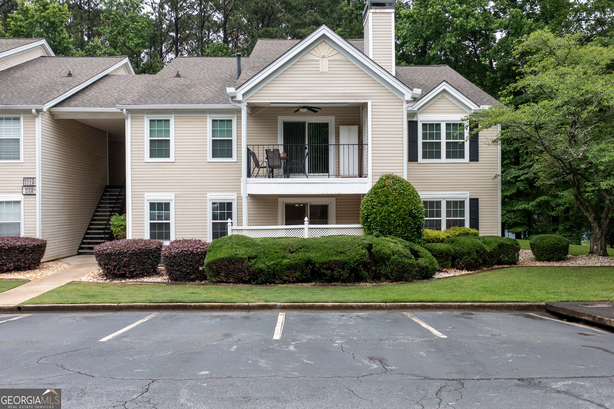 This condominium is a Perfect 10! Easy Peachtree City lifestyle close to everything!! Convenient ground floor corner end unit close to pool and quiet park like space. No yard maintenance. Totally renovated and updated. Right next to pool, tennis, community on the Peachtree City Golf cart paths with complimentary charging stations. Starr's Mill High, Rising Starr Middle, and Oak Grove Elementary Schools. Ceilings are now smooth with recessed can lighting with all new rocker dimmer switches. All new Window World windows and sliding door to patio with interior blinds. Luxury Vinyl Plank floors in all rooms. Living room has carpet with beautiful fireplace. Bathrooms have tile floors. In the kitchen enjoy granite counter tops, tile floors, and the Frigidaire Stainless Steel appliances including a low profile microwave. Appliances stay including refrigerator, washer and dryer. Laundry room with tile floor off the kitchen. Master bath has a tile walk-in shower and granite counter tops. Second full bath has a large tub with full tile surround, and granite counter tops. The entire interior has new Sherwin Williams Agreeable Gray paint to suit many tastes and color palettes. Walk out patio has a large storage closet. This beautiful condominium is a short golf cart drive to top notch dining, Kroger Grocery, local entertainment, lakes, ponds, parks and connecting golf carts paths to library and The Fred Amphitheater.